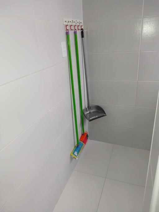 Apto Lindo-piscina, Churrasqueira E 2 Vagas *